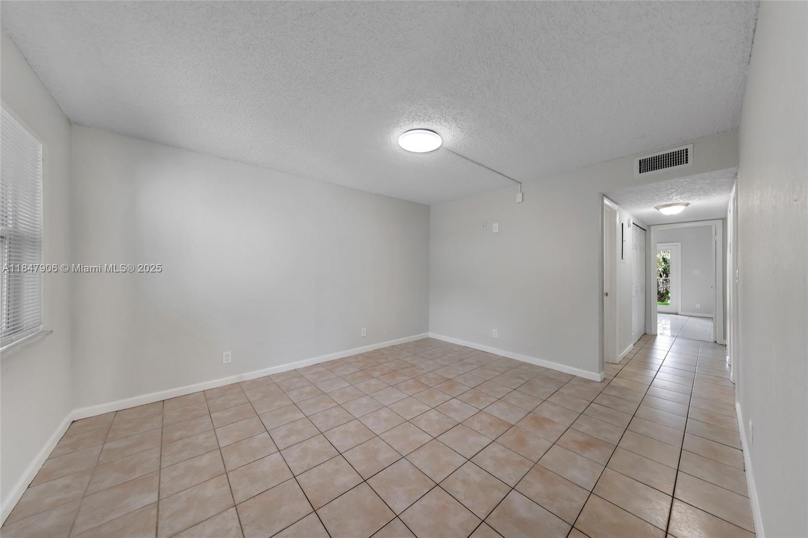 See details / 4243 sq. ft. $ 2025-07-28 0 Photo
