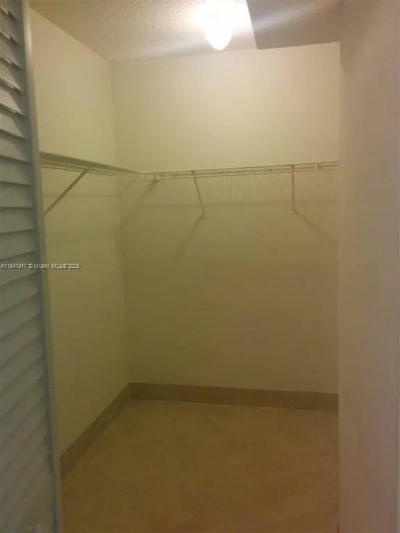 See details / 2735 sq. ft. $ 2025-07-28 0 Photo