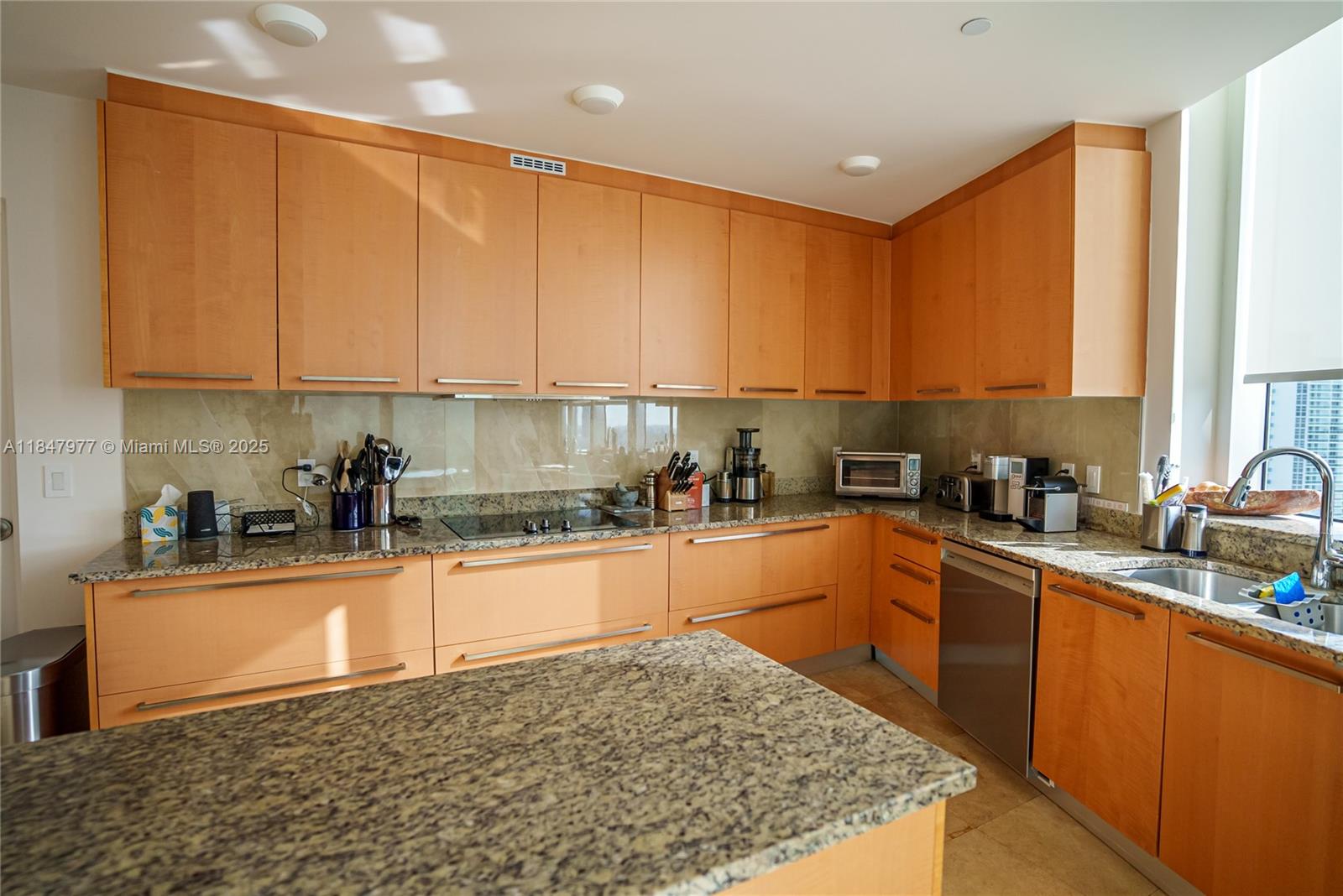 See details 1104 3 / 4 2327 sq. ft. $ 2025-07-28 0 Photo