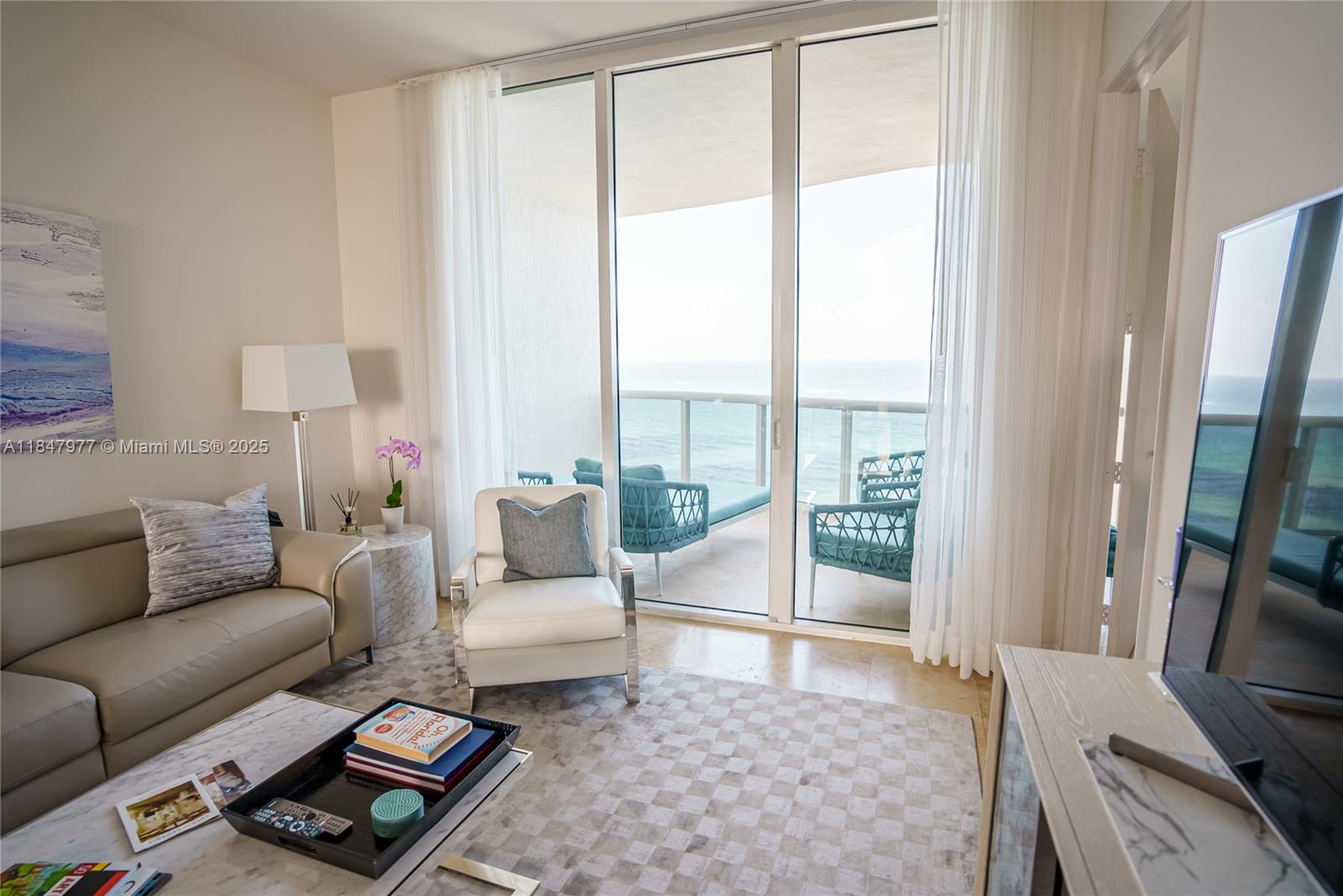 See details 1104 3 / 4 2327 sq. ft. $ 2025-07-28 0 Photo