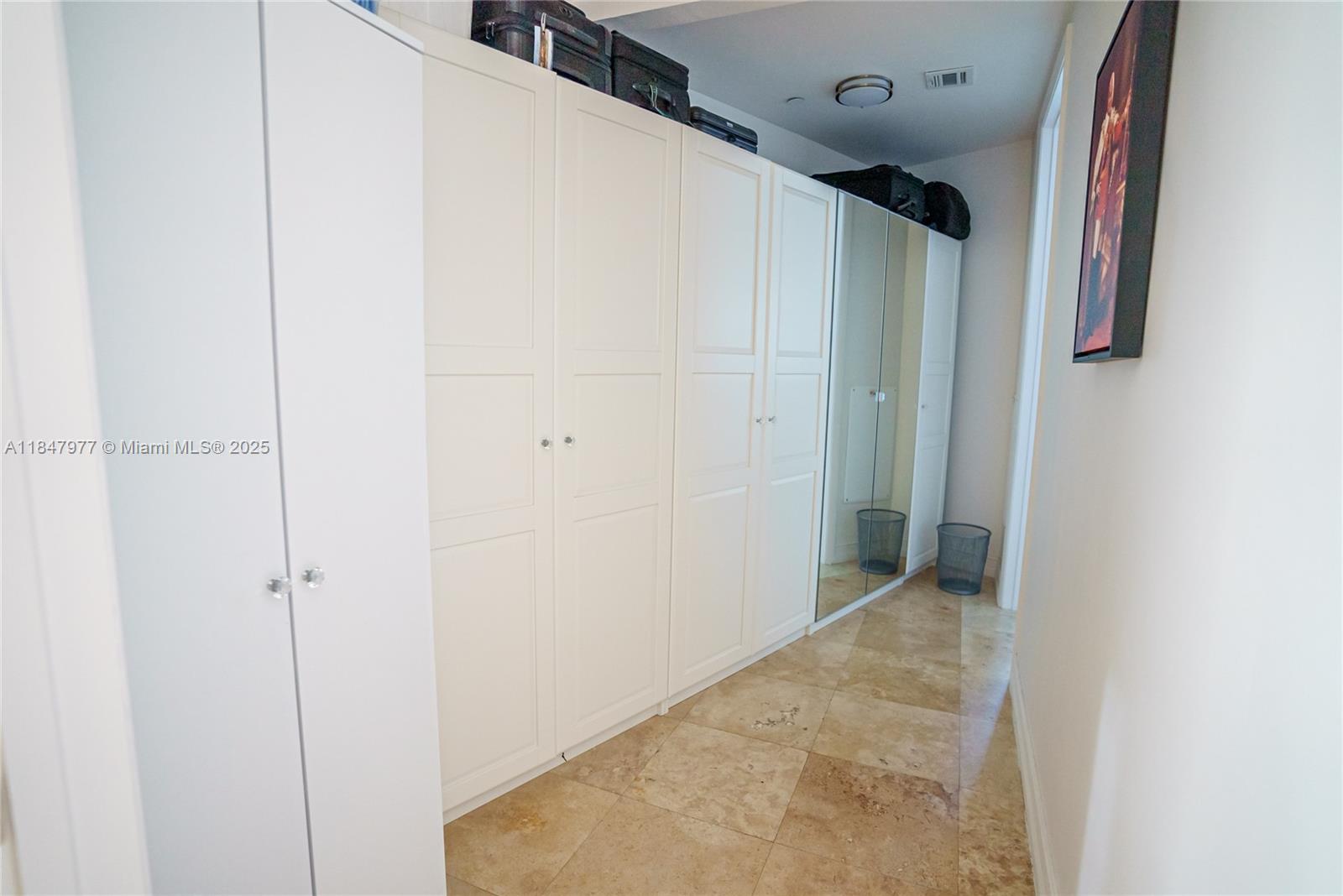 See details 1104 3 / 4 2327 sq. ft. $ 2025-07-28 0 Photo