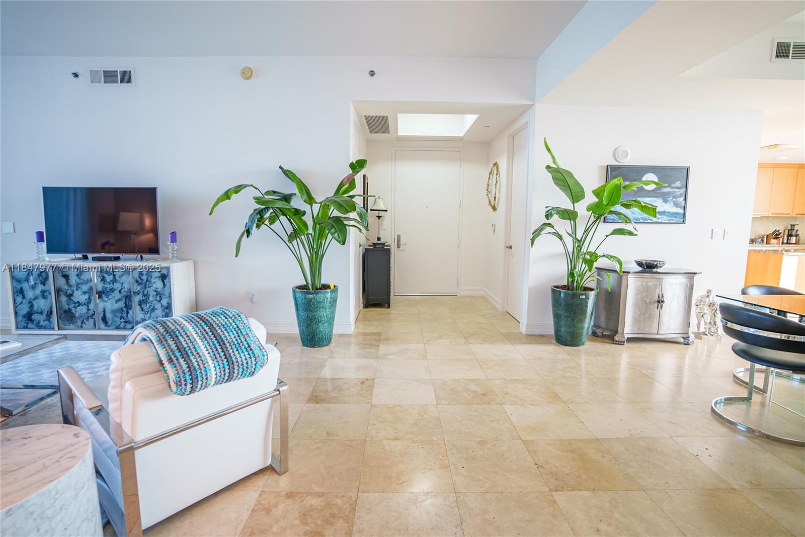 See details 1104 3 / 4 2327 sq. ft. $ 2025-07-28 0 Photo
