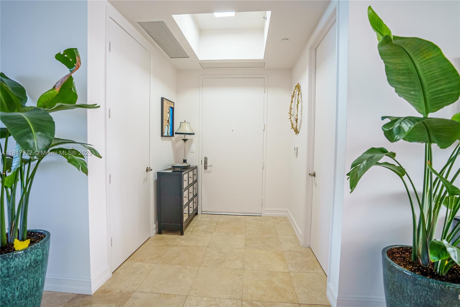 See details 1104 3 / 4 2327 sq. ft. $ 2025-07-28 0 Photo