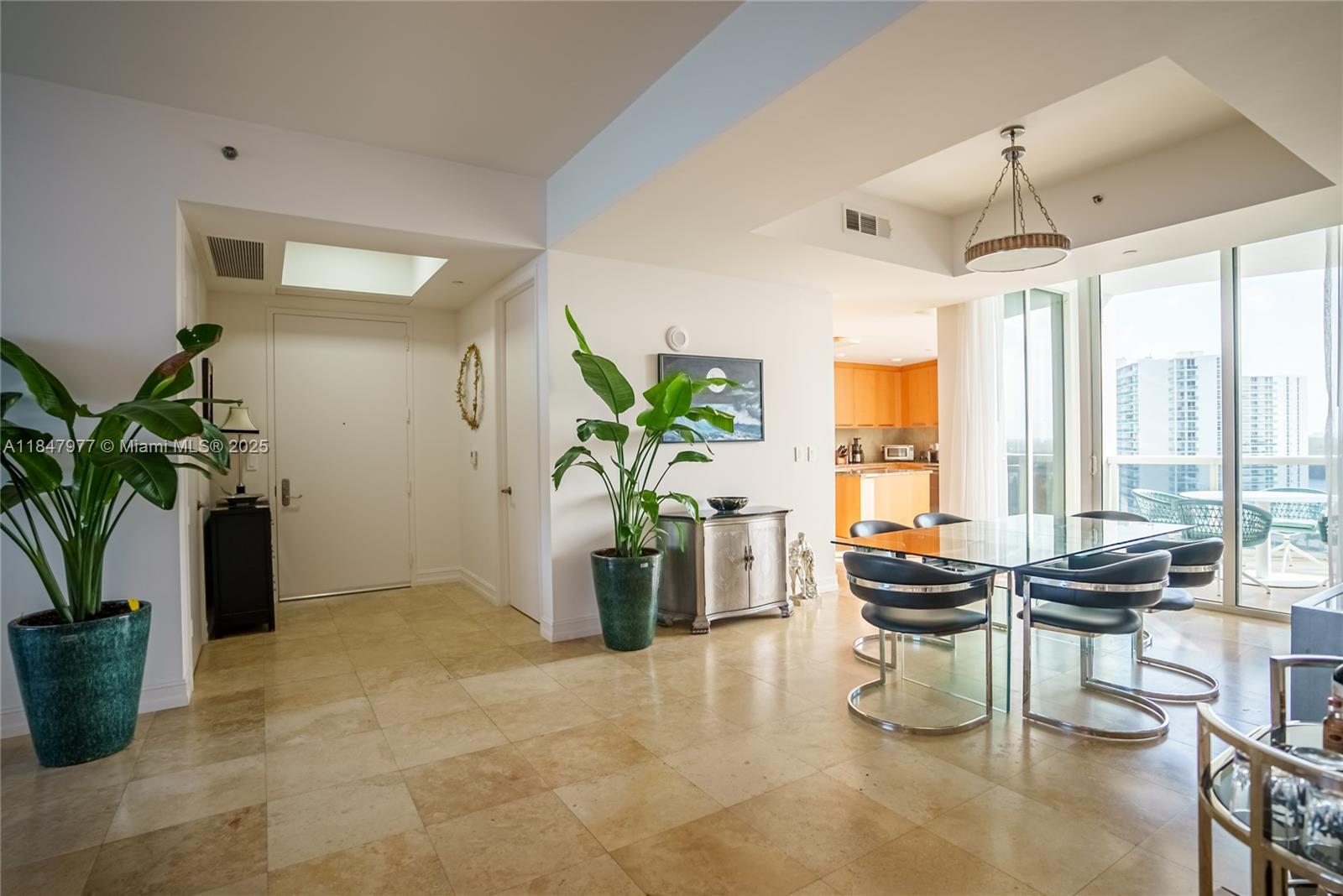 See details 1104 3 / 4 2327 sq. ft. $ 2025-07-28 0 Photo