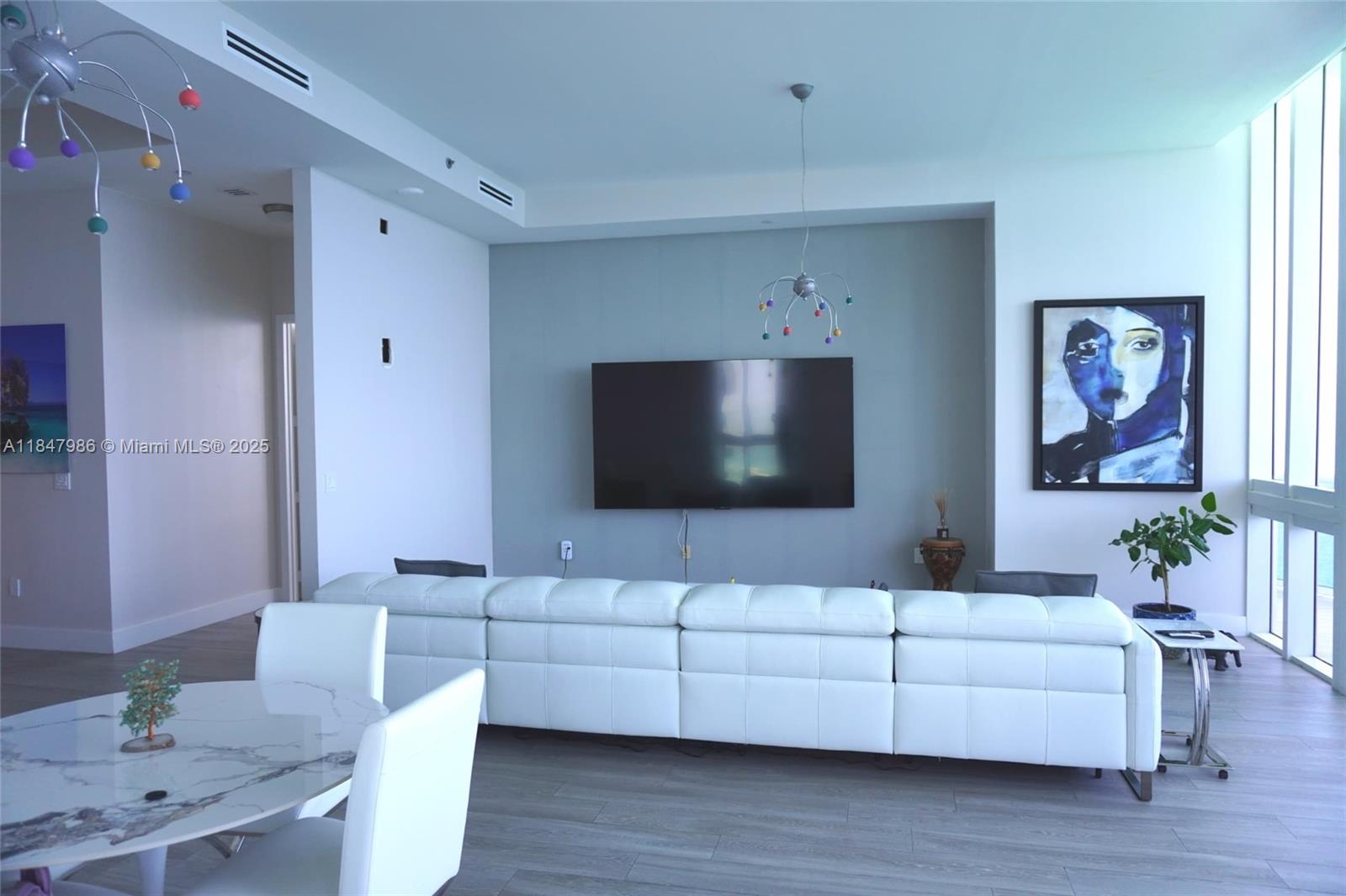 See details 4301 3 / 4 2768 sq. ft. $ 2025-07-28 0 Photo