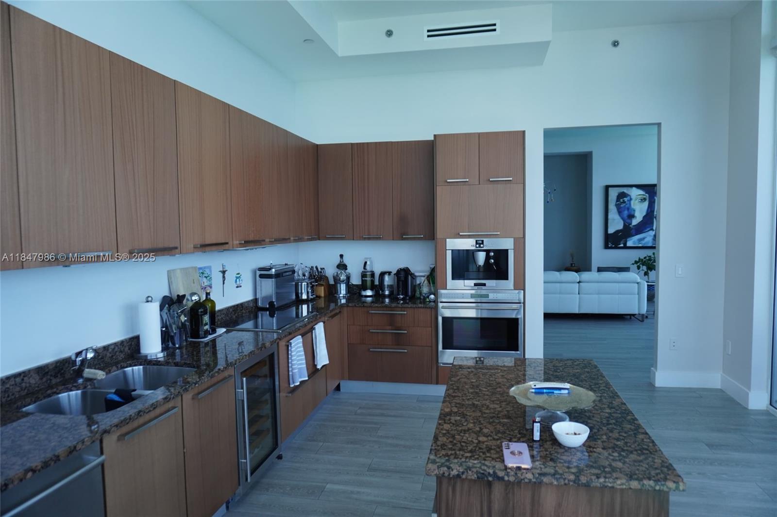 See details 4301 3 / 4 2768 sq. ft. $ 2025-07-28 0 Photo