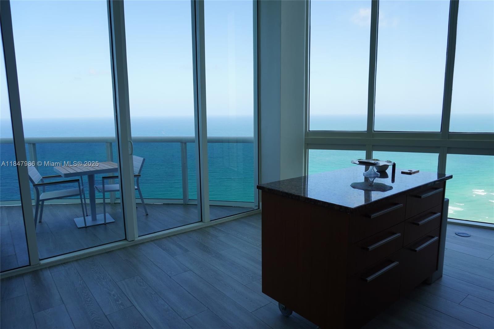 See details 4301 3 / 4 2768 sq. ft. $ 2025-07-28 0 Photo