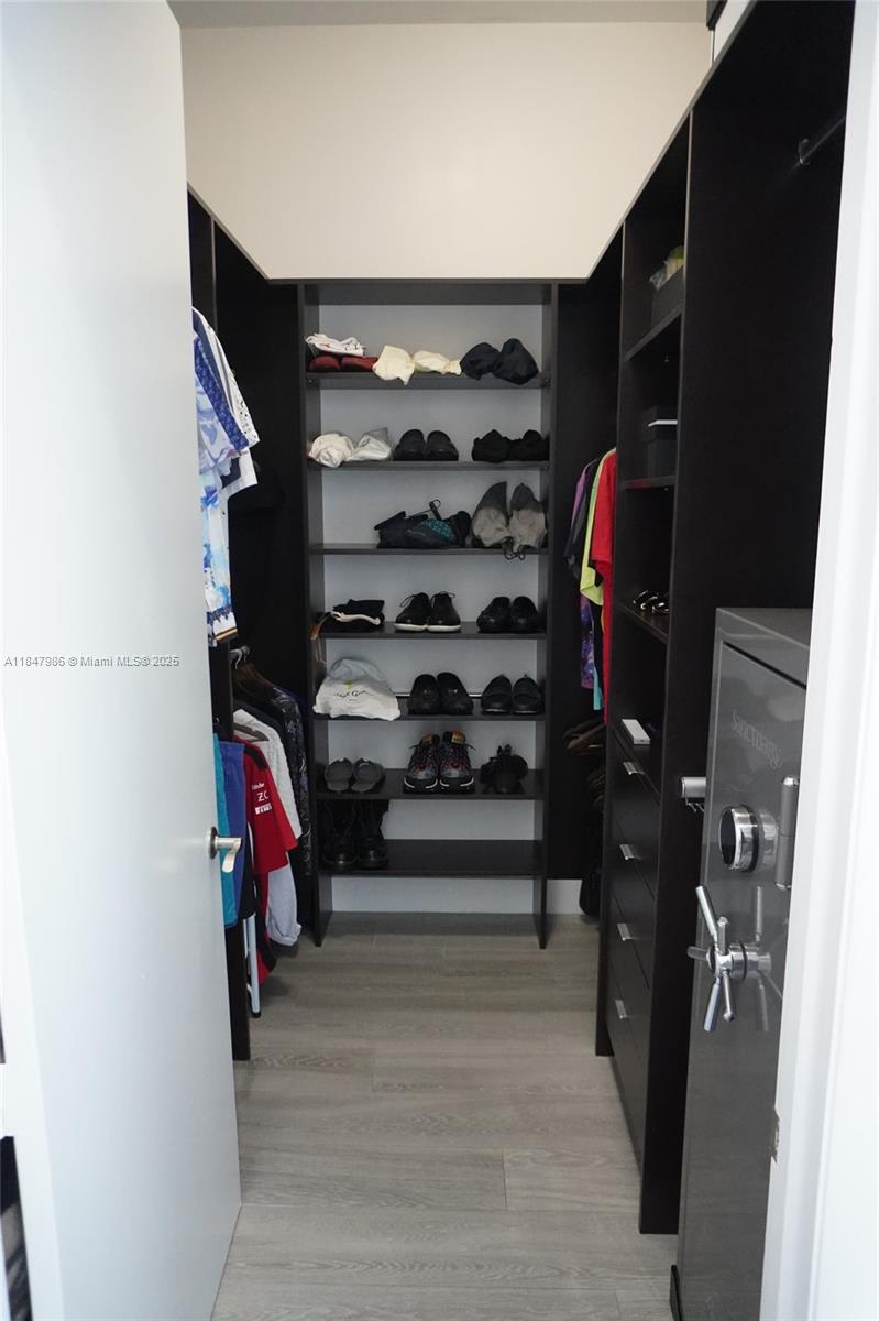 See details 4301 3 / 4 2768 sq. ft. $ 2025-07-28 0 Photo