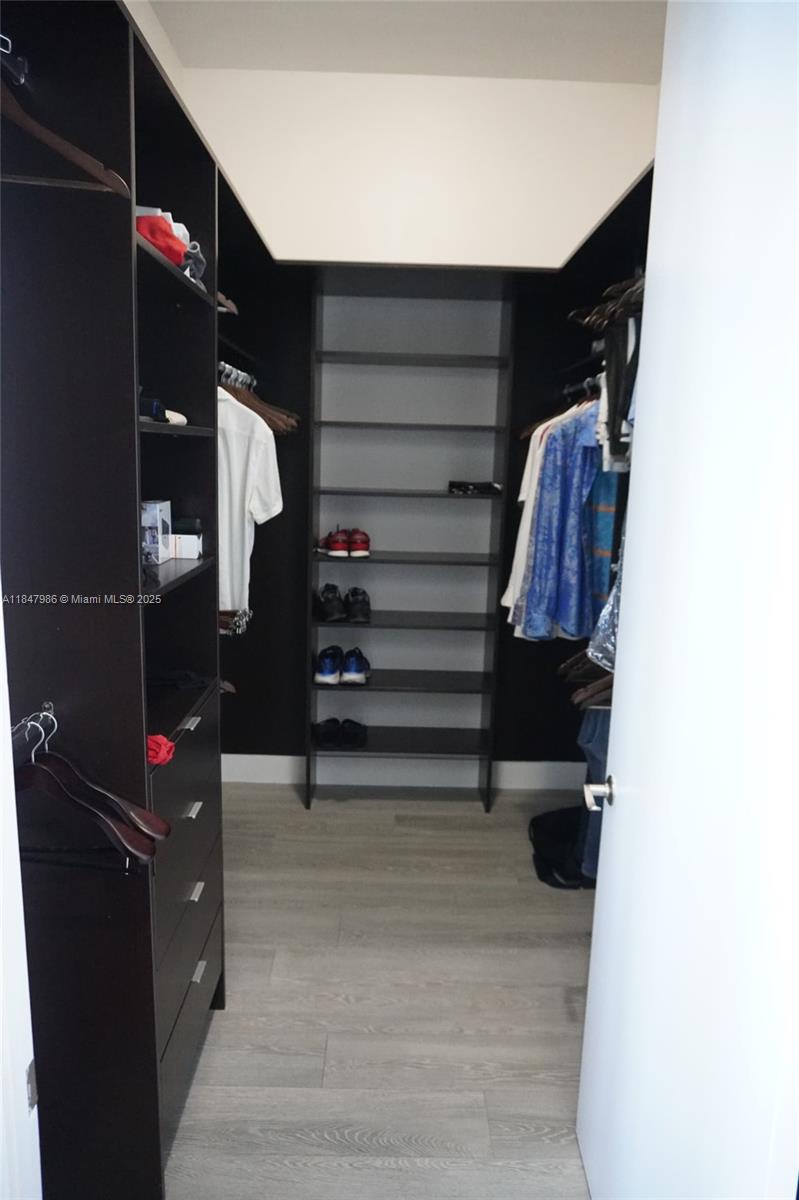 See details 4301 3 / 4 2768 sq. ft. $ 2025-07-28 0 Photo