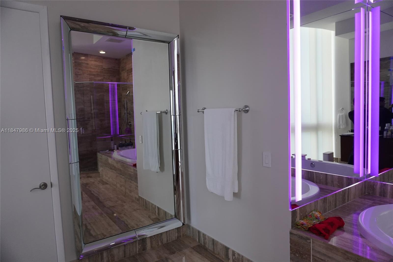 See details 4301 3 / 4 2768 sq. ft. $ 2025-07-28 0 Photo