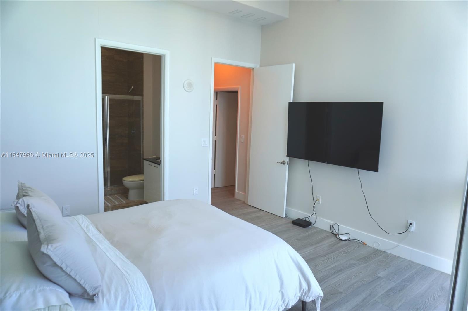 See details 4301 3 / 4 2768 sq. ft. $ 2025-07-28 0 Photo