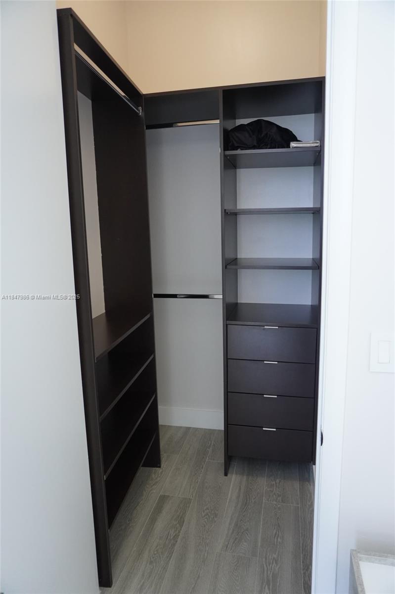 See details 4301 3 / 4 2768 sq. ft. $ 2025-07-28 0 Photo