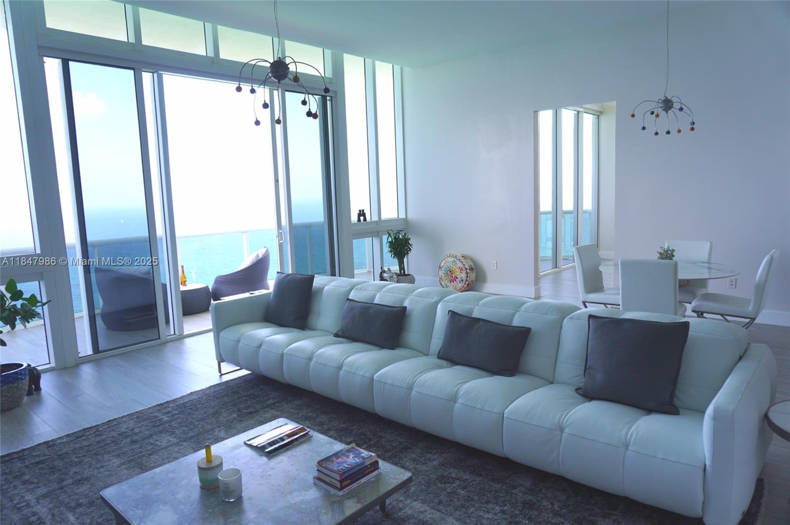 See details 4301 3 / 4 2768 sq. ft. $ 2025-07-28 0 Photo