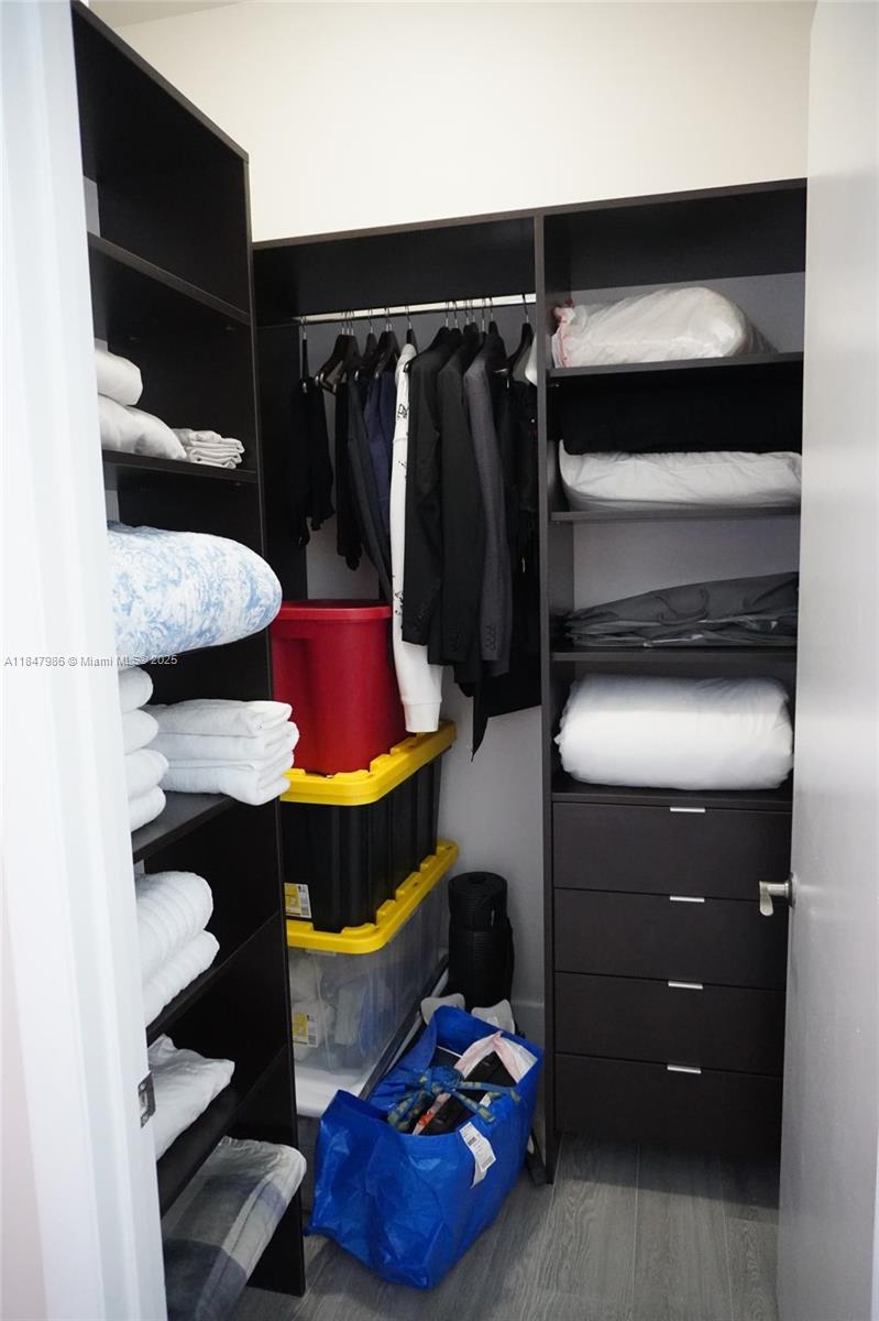 See details 4301 3 / 4 2768 sq. ft. $ 2025-07-28 0 Photo
