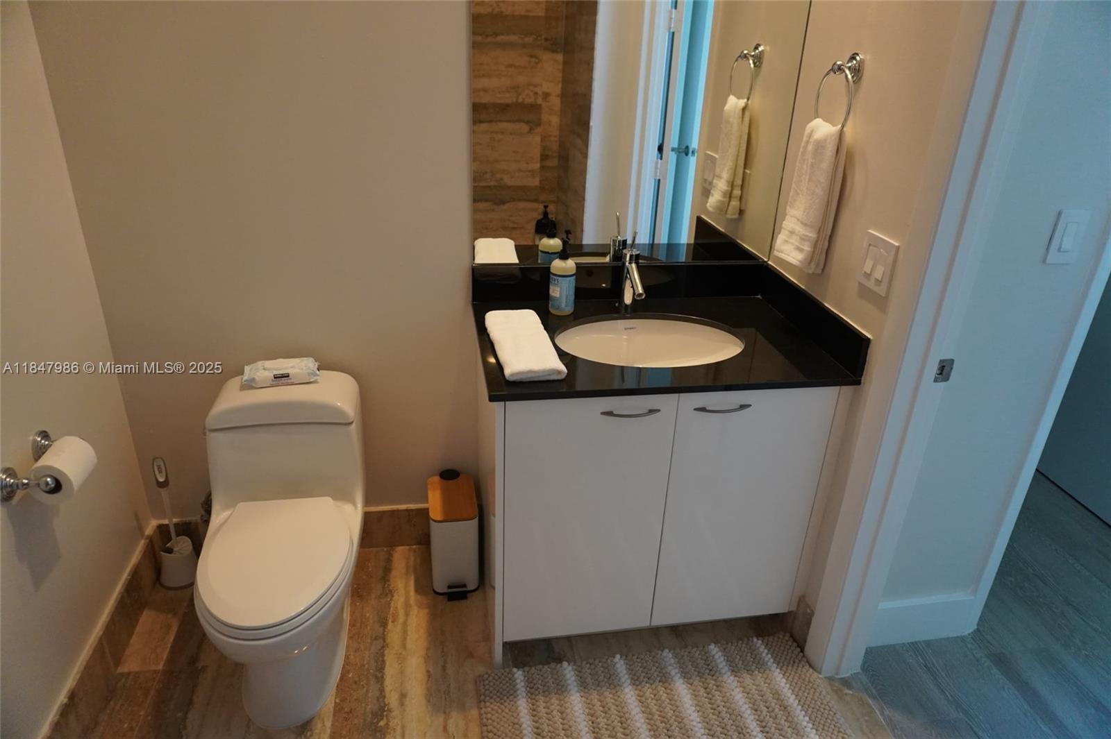 See details 4301 3 / 4 2768 sq. ft. $ 2025-07-28 0 Photo