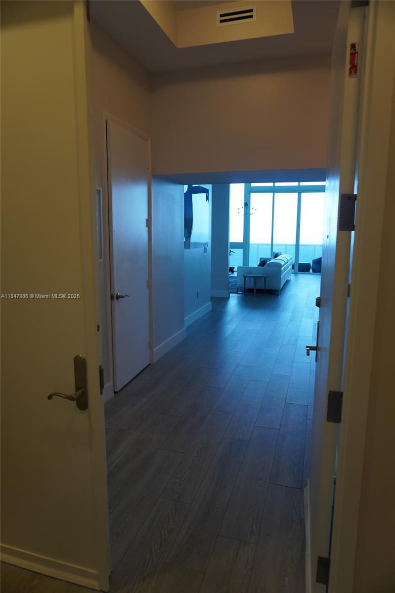 See details 4301 3 / 4 2768 sq. ft. $ 2025-07-28 0 Photo