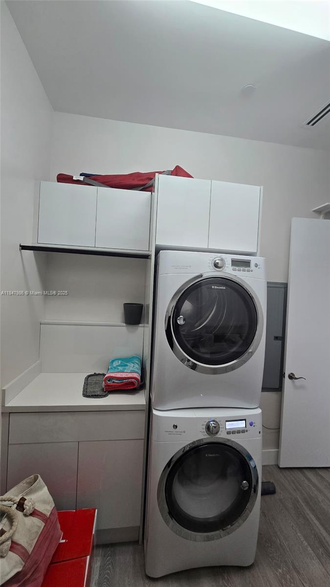 See details 4301 3 / 4 2768 sq. ft. $ 2025-07-28 0 Photo