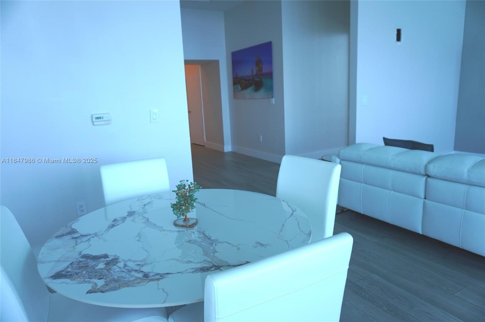 See details 4301 3 / 4 2768 sq. ft. $ 2025-07-28 0 Photo
