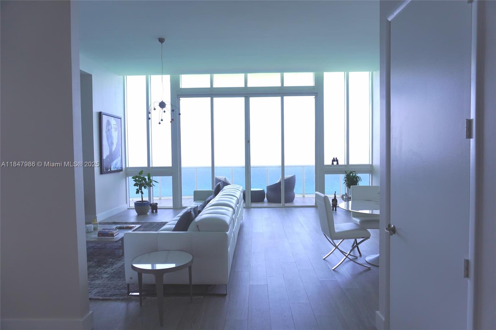 See details 4301 3 / 4 2768 sq. ft. $ 2025-07-28 0 Photo