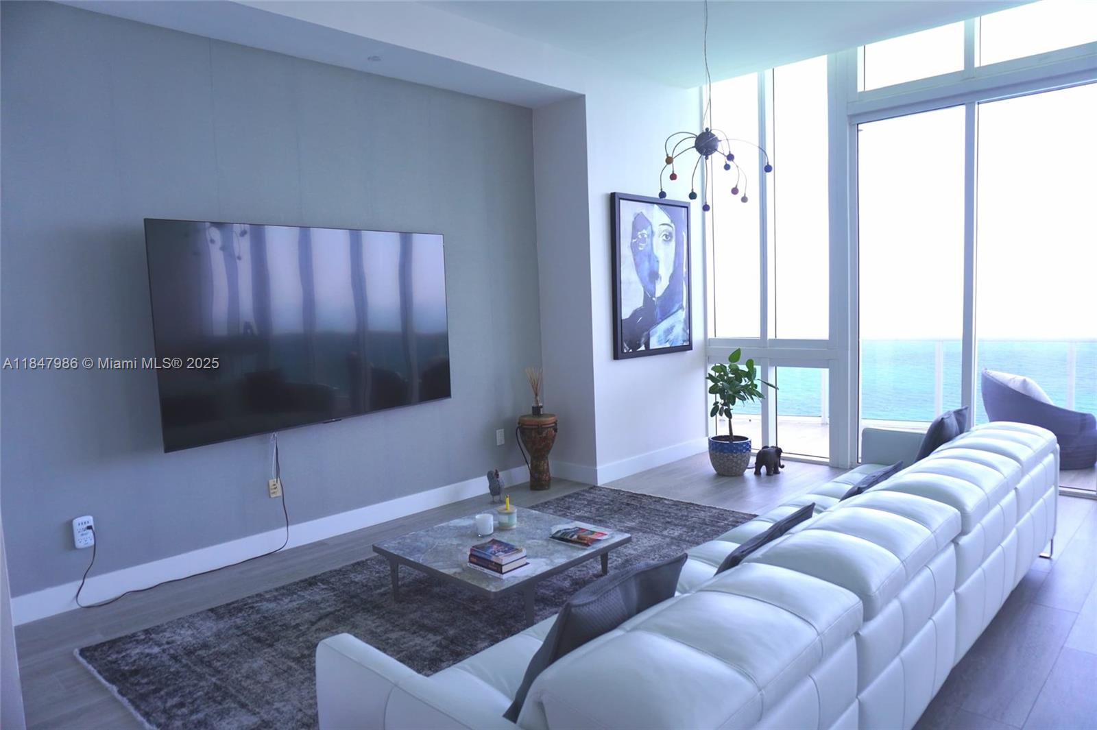 See details 4301 3 / 4 2768 sq. ft. $ 2025-07-28 0 Photo