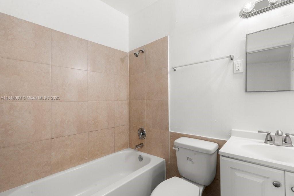 Ver detalles / 4242 sq. ft. $ 2025-07-28 0 foto