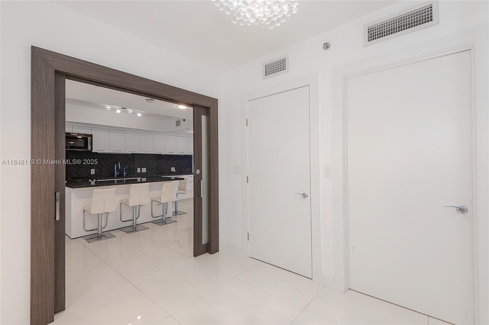 See details 2702 3 / 3 1841 sq. ft. $ 2025-07-28 0 Photo