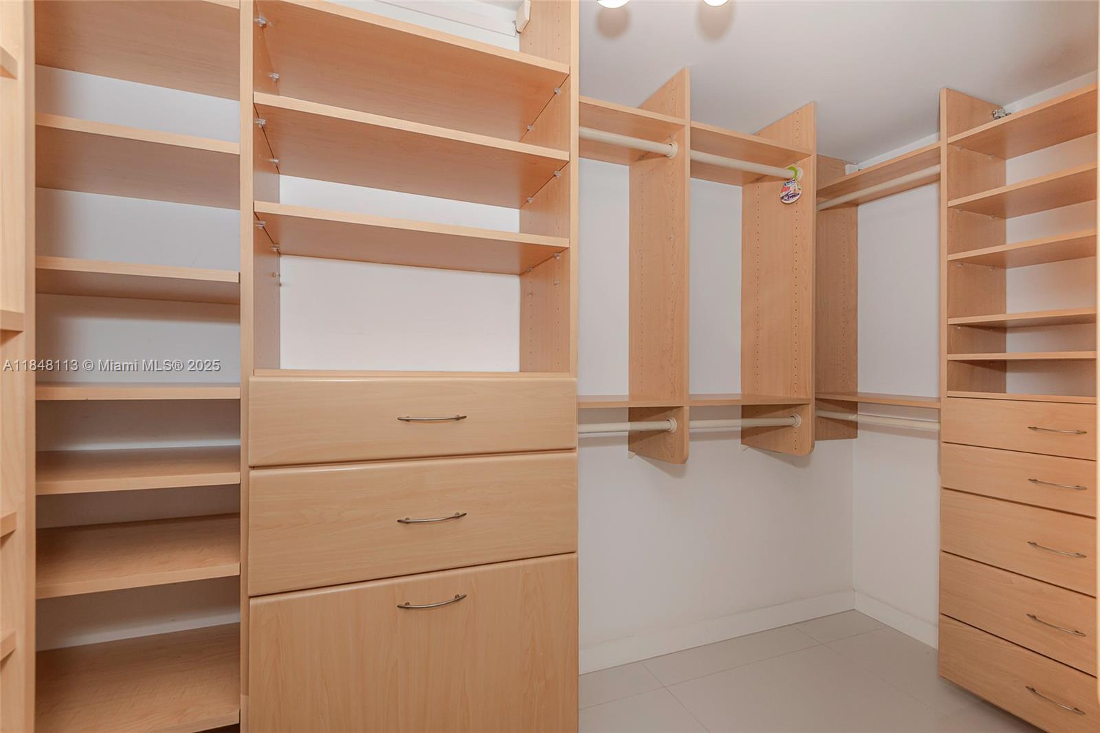 See details 2702 3 / 3 1841 sq. ft. $ 2025-07-28 0 Photo