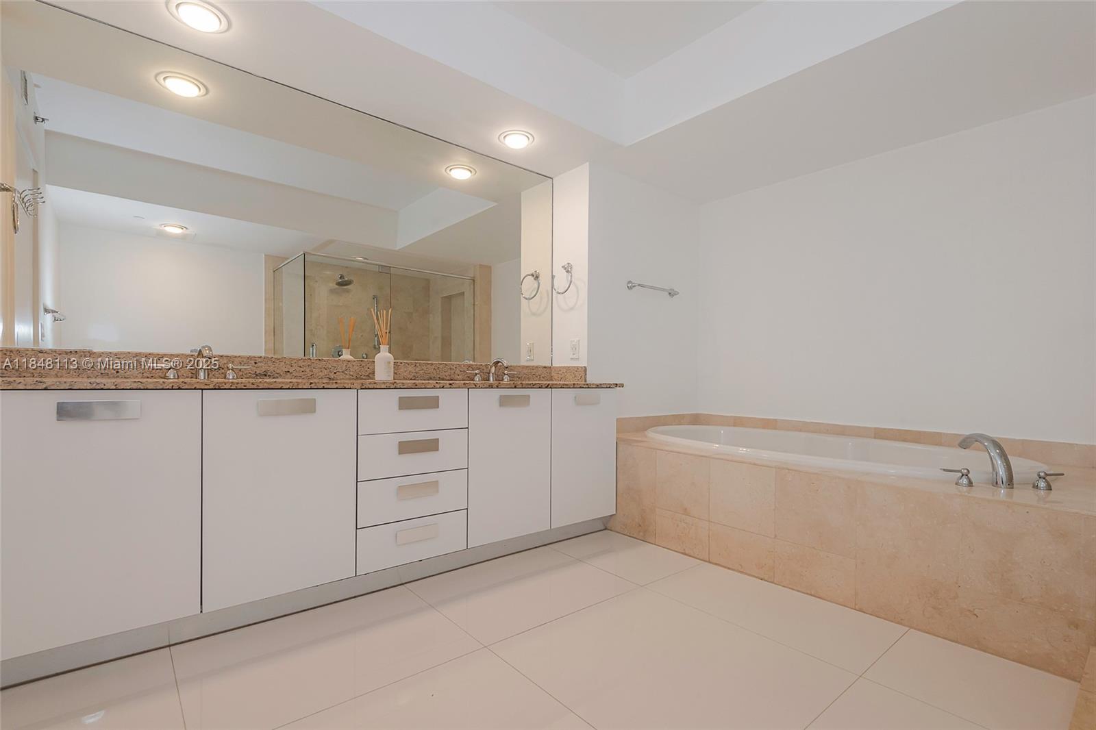 See details 2702 3 / 3 1841 sq. ft. $ 2025-07-28 0 Photo