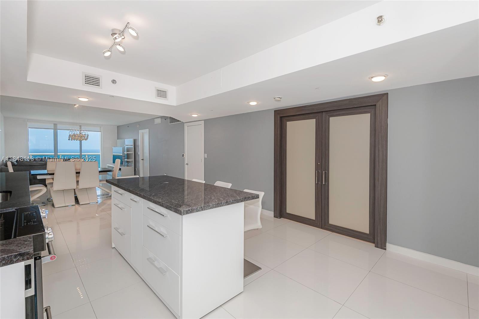 See details 2702 3 / 3 1841 sq. ft. $ 2025-07-28 0 Photo