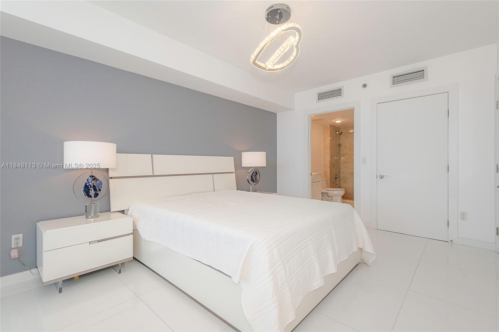 See details 2702 3 / 3 1841 sq. ft. $ 2025-07-28 0 Photo