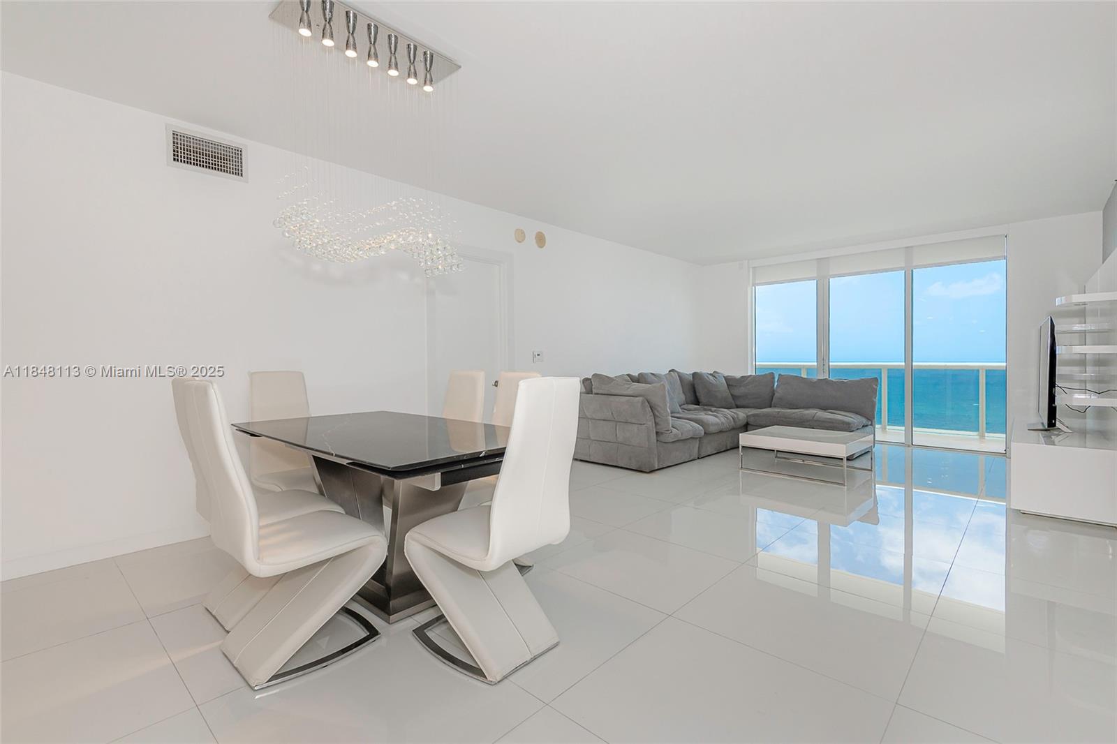 See details 2702 3 / 3 1841 sq. ft. $ 2025-07-28 0 Photo