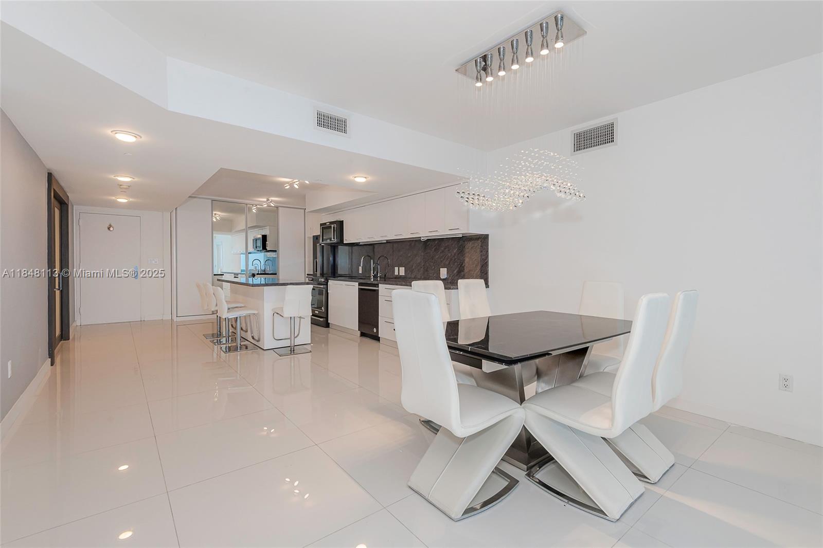 See details 2702 3 / 3 1841 sq. ft. $ 2025-07-28 0 Photo