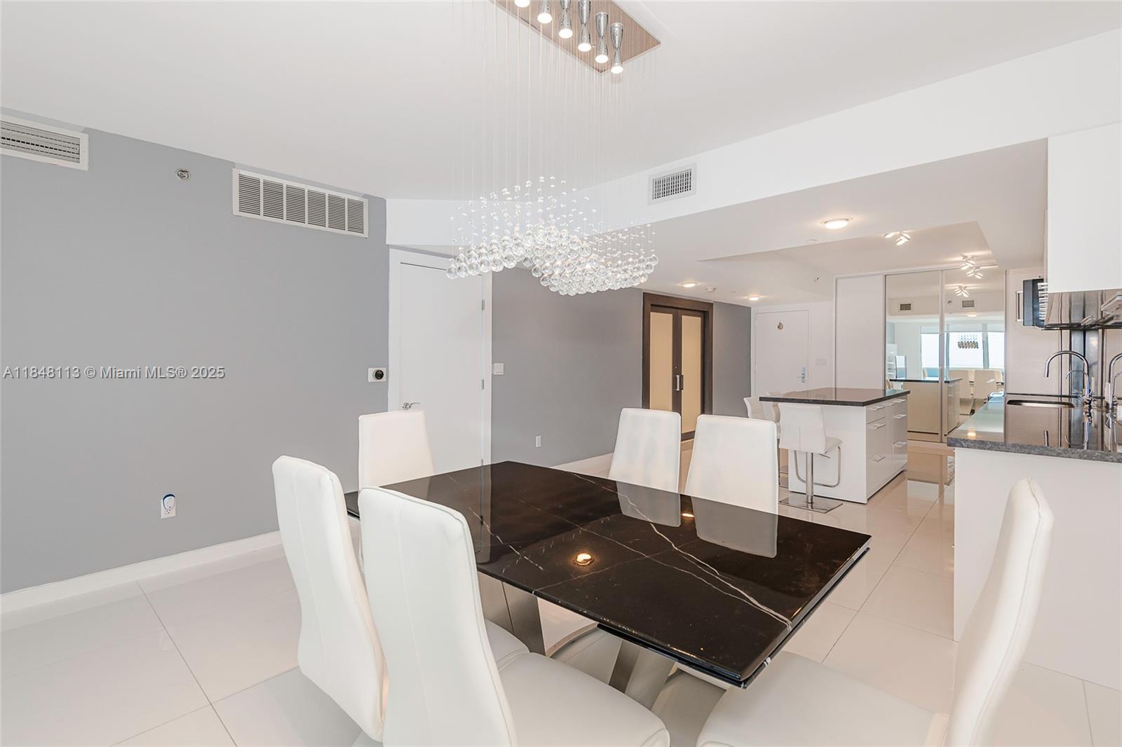 See details 2702 3 / 3 1841 sq. ft. $ 2025-07-28 0 Photo