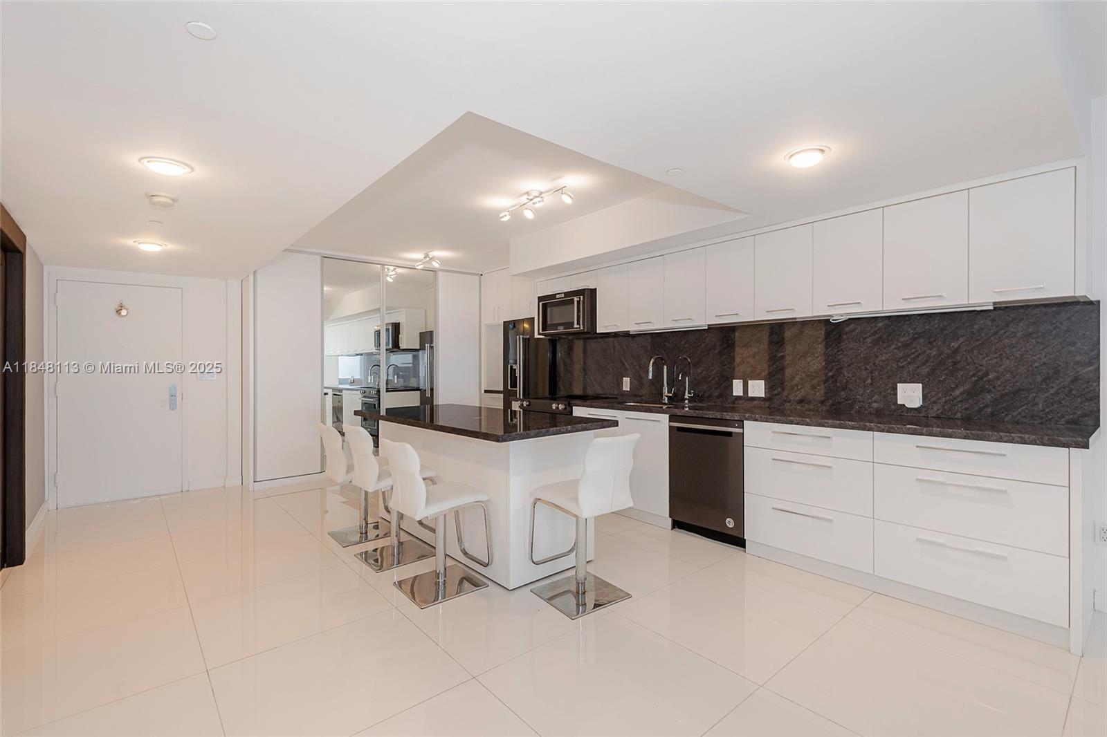 See details 2702 3 / 3 1841 sq. ft. $ 2025-07-28 0 Photo