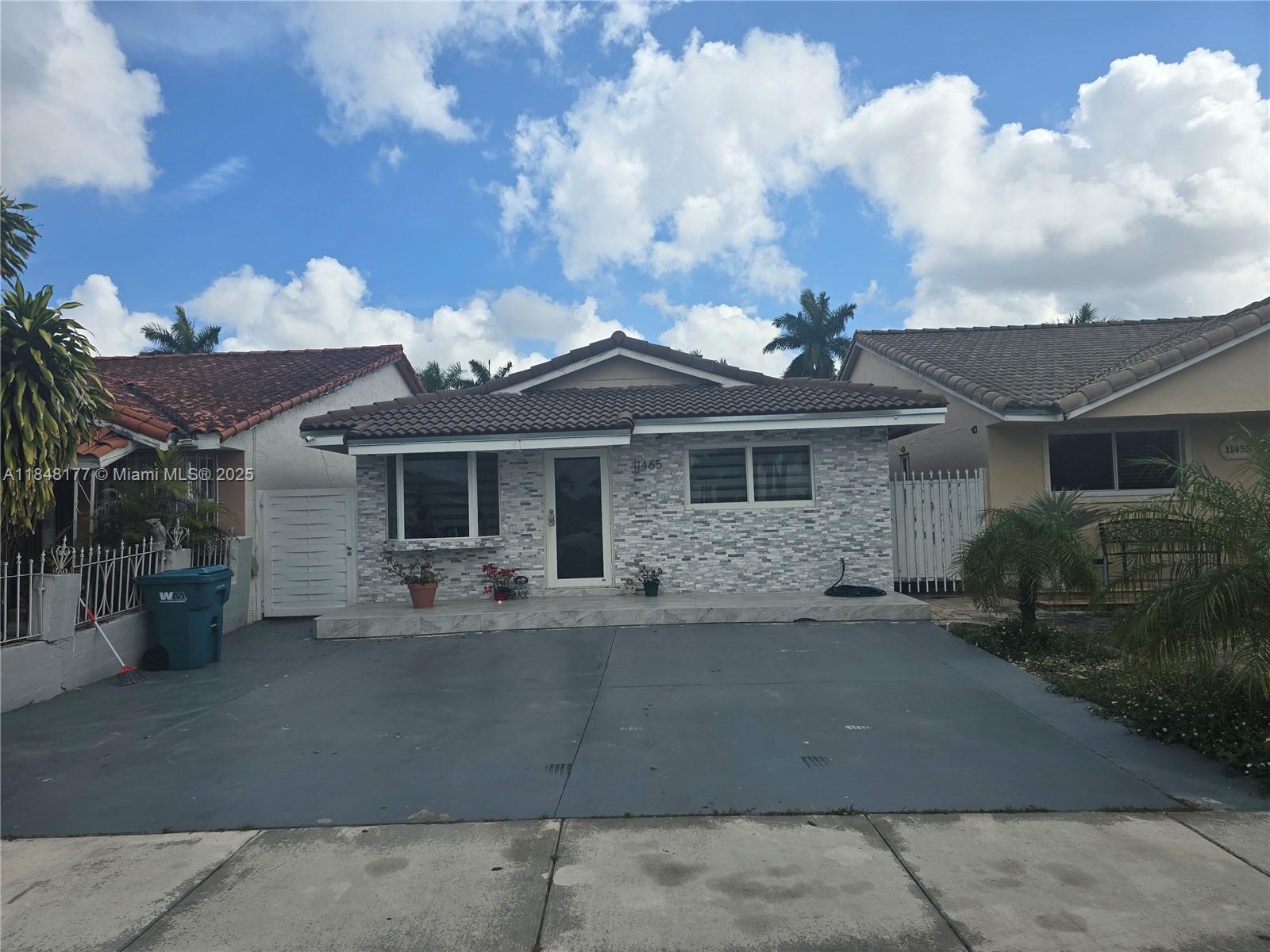 See details 11465 3 / 2 1130 sq. ft. $ 2025-07-28 0 Photo