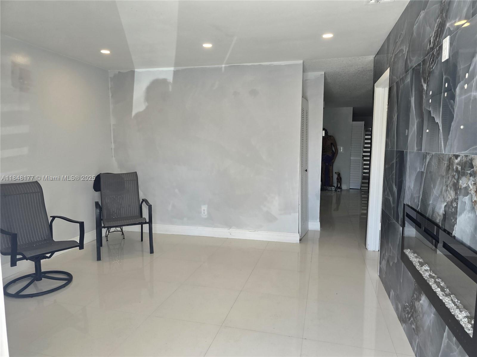See details 11465 3 / 2 1130 sq. ft. $ 2025-07-28 0 Photo