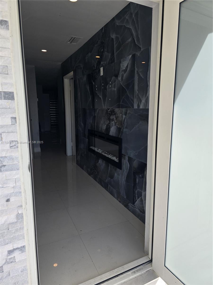 See details 11465 3 / 2 1130 sq. ft. $ 2025-07-28 0 Photo
