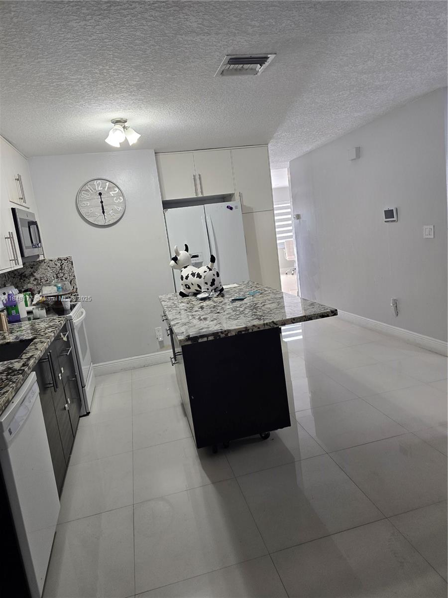 See details 11465 3 / 2 1130 sq. ft. $ 2025-07-28 0 Photo