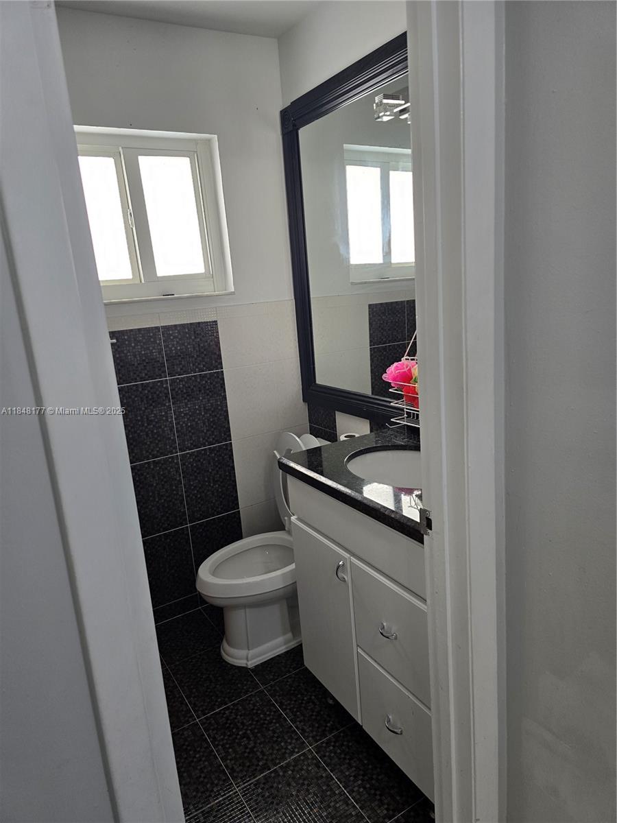 See details 11465 3 / 2 1130 sq. ft. $ 2025-07-28 0 Photo