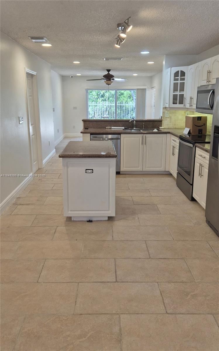 Photo of 1810 Sweetbay Way  (1810), Hollywood, Florida, 33019 - 