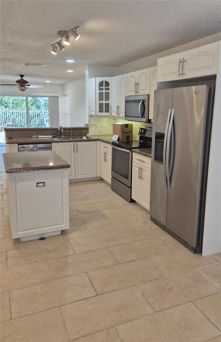 Photo of 1810 Sweetbay Way  (1810), Hollywood, Florida, 33019 - 