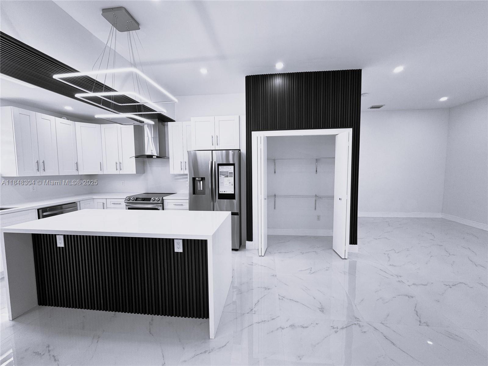 See details / 2157 sq. ft. $ 2025-07-28 0 Photo