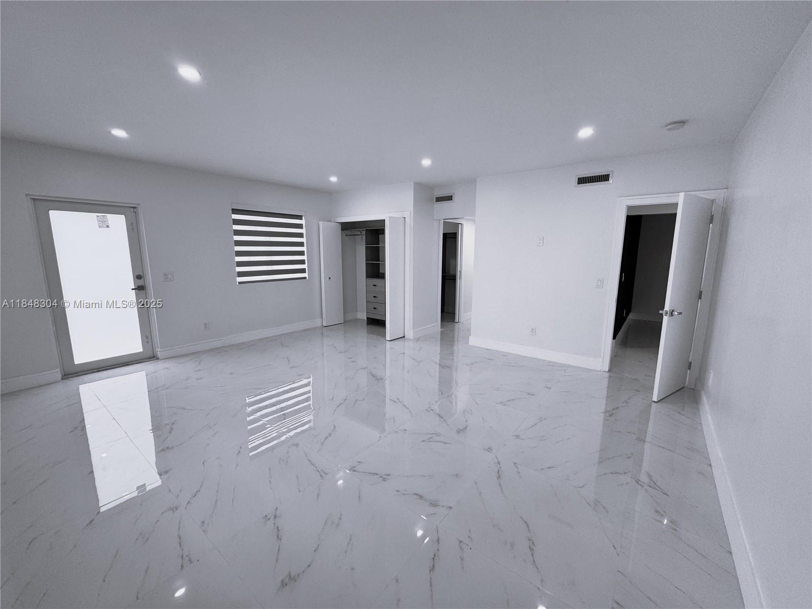 See details / 2157 sq. ft. $ 2025-07-28 0 Photo