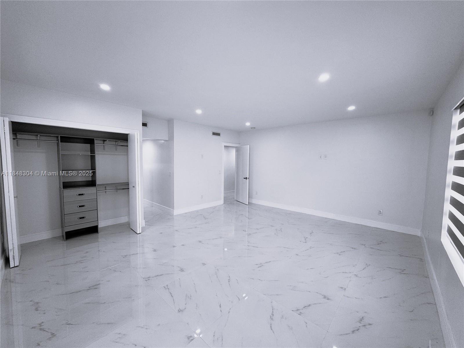 See details / 2157 sq. ft. $ 2025-07-28 0 Photo