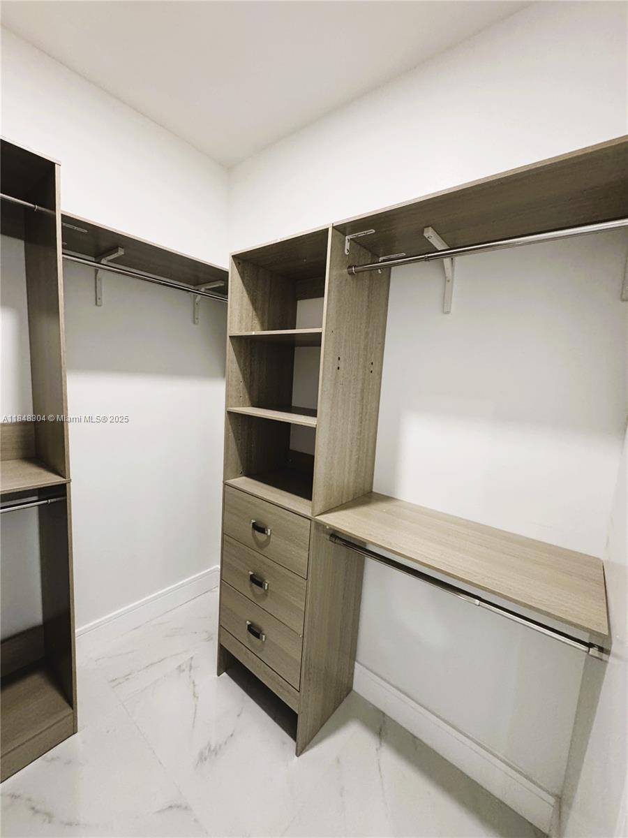 See details / 2157 sq. ft. $ 2025-07-28 0 Photo