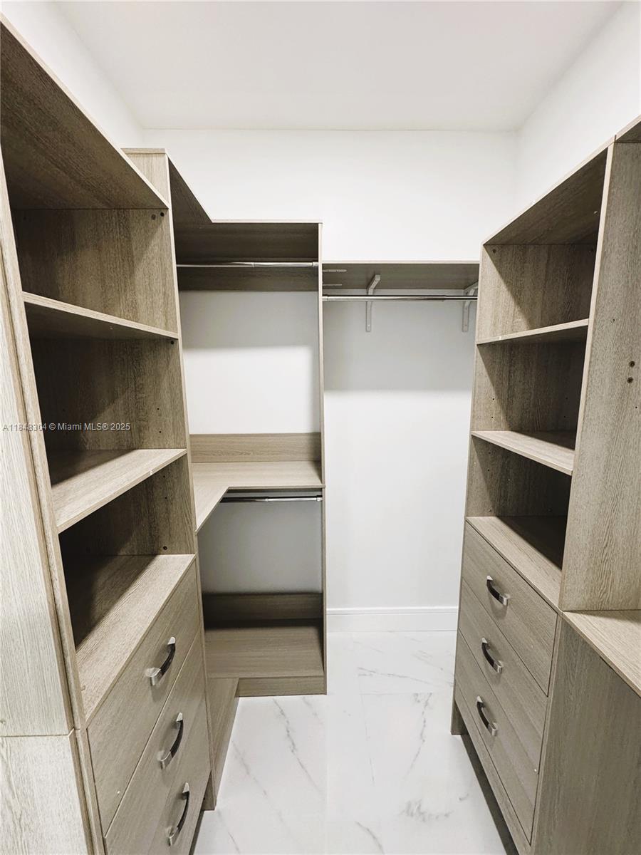 See details / 2157 sq. ft. $ 2025-07-28 0 Photo