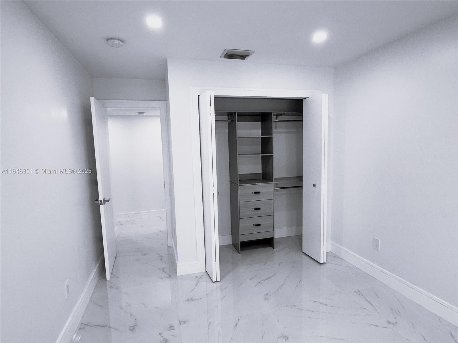 See details / 2157 sq. ft. $ 2025-07-28 0 Photo