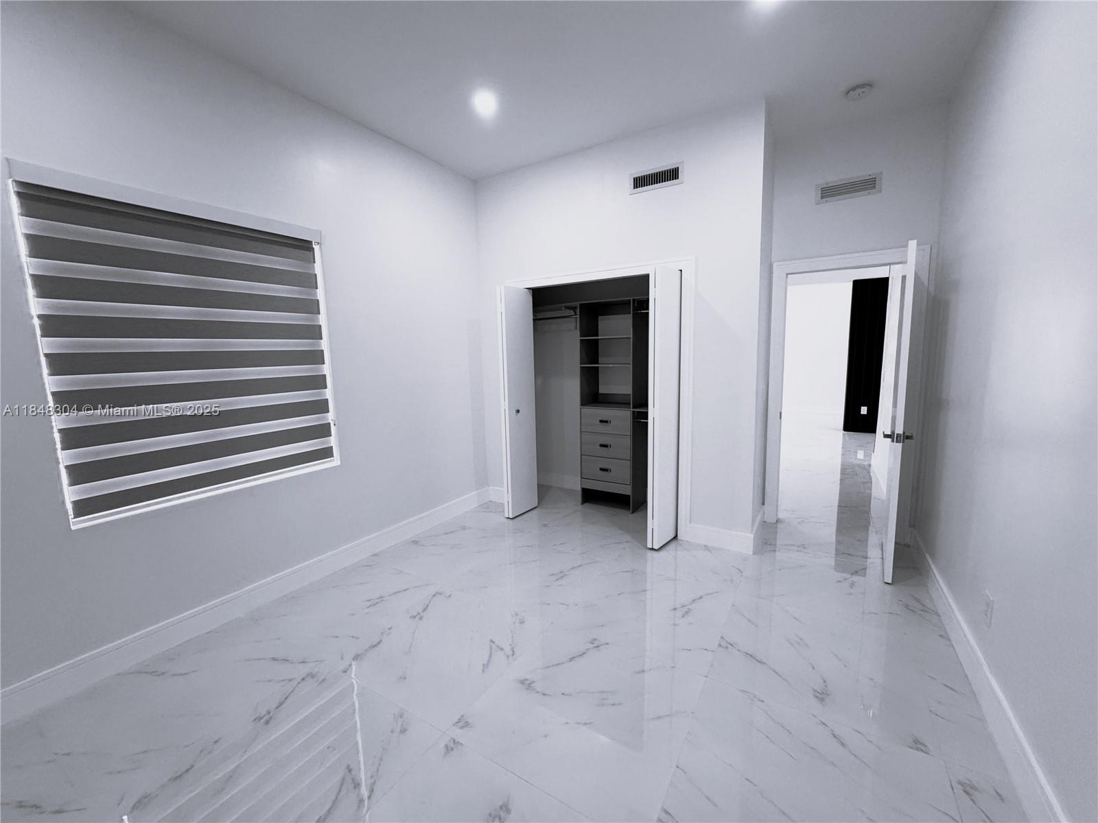 See details / 2157 sq. ft. $ 2025-07-28 0 Photo