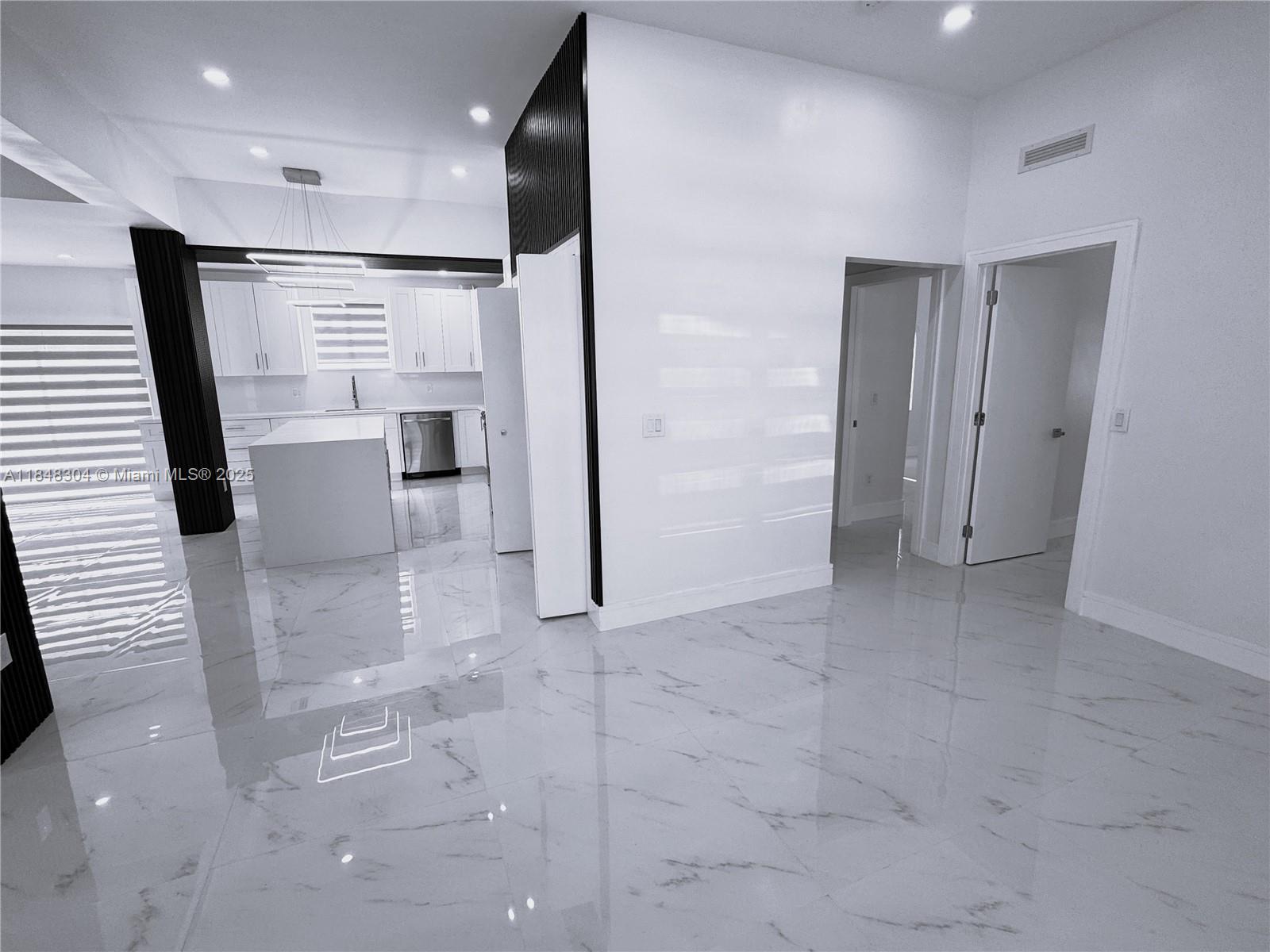 See details / 2157 sq. ft. $ 2025-07-28 0 Photo
