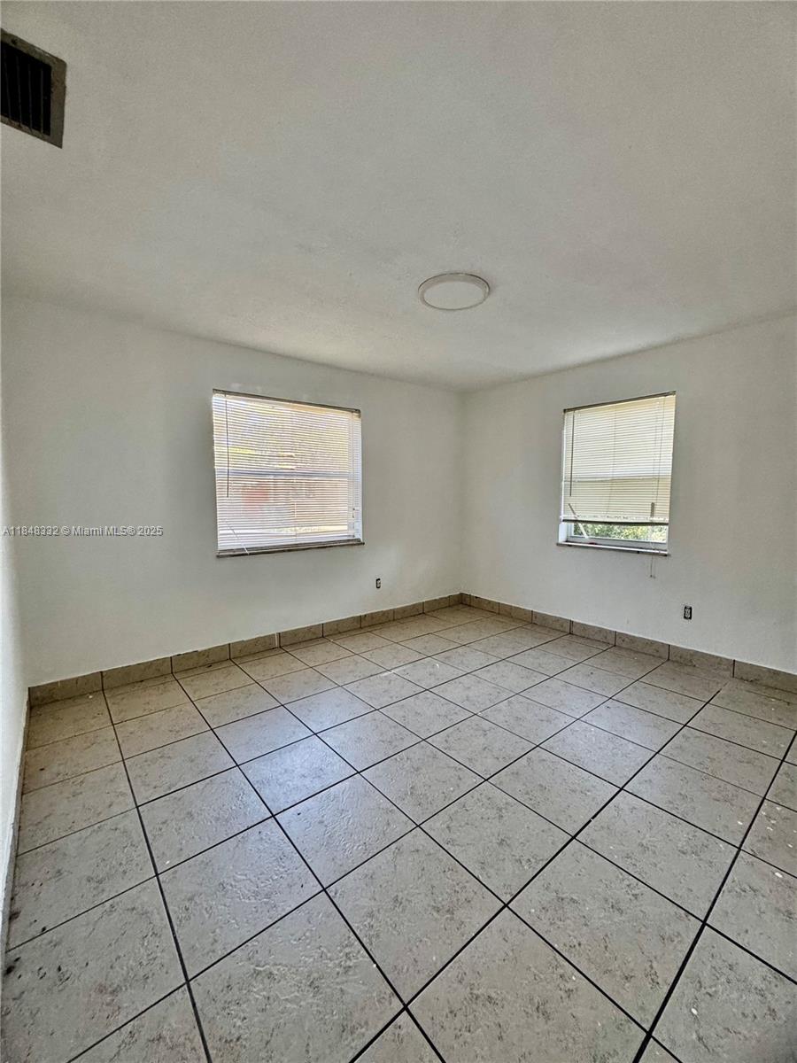 See details / 1689 sq. ft. $ 2025-07-28 0 Photo
